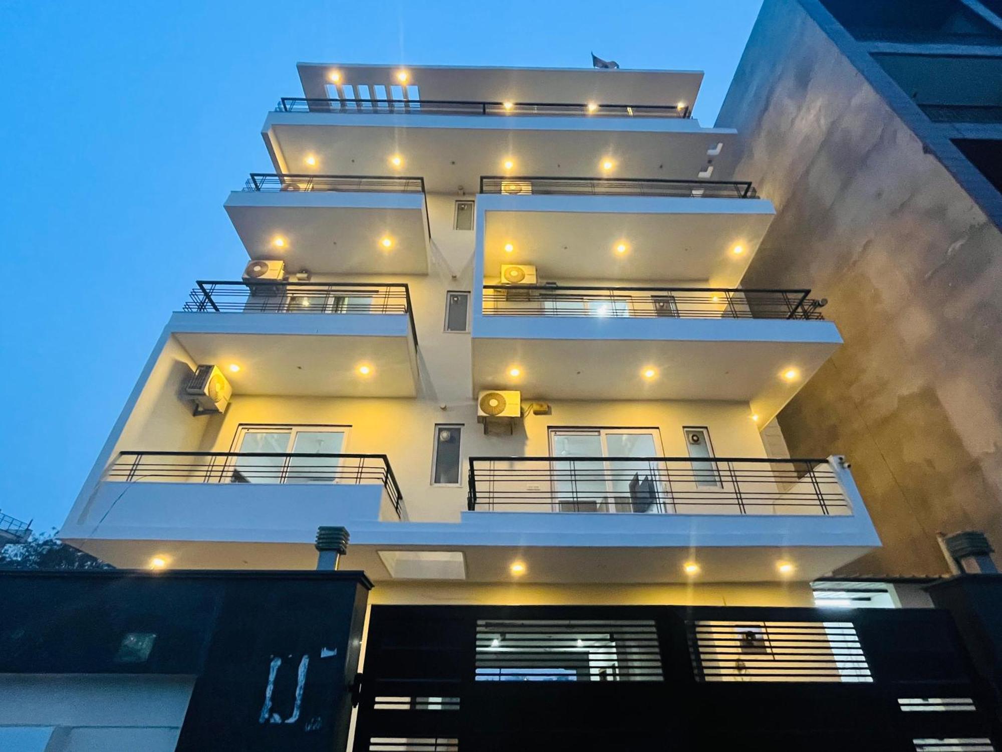 The Lodgers Studio Apartment Infront Of Artemis Hospital Gurugram Гургаон Екстериор снимка