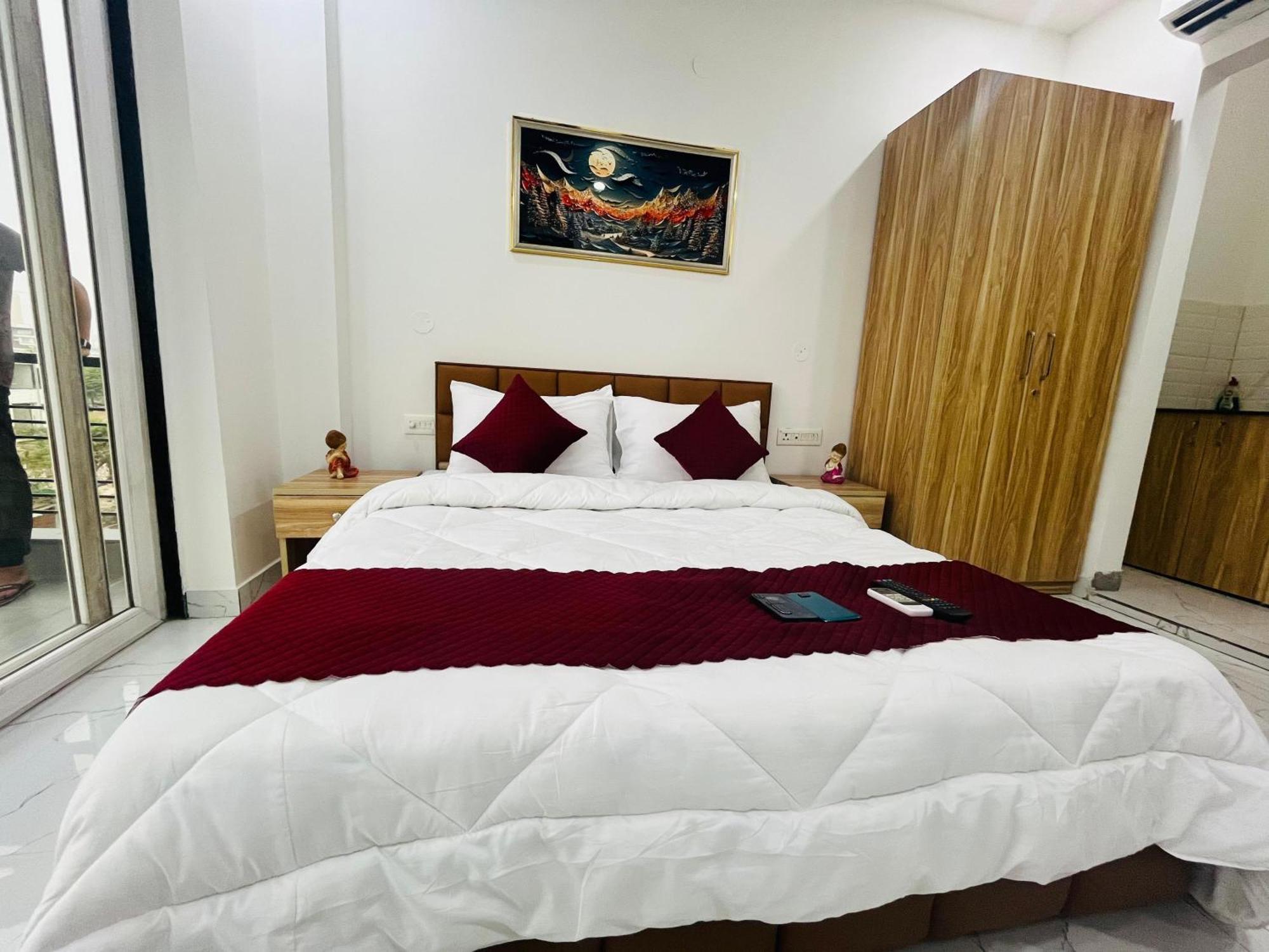 The Lodgers Studio Apartment Infront Of Artemis Hospital Gurugram Гургаон Екстериор снимка