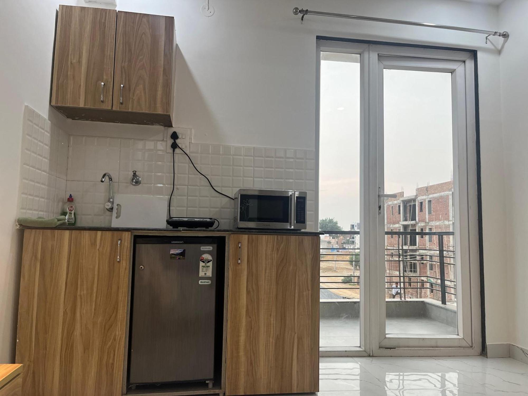 The Lodgers Studio Apartment Infront Of Artemis Hospital Gurugram Гургаон Екстериор снимка