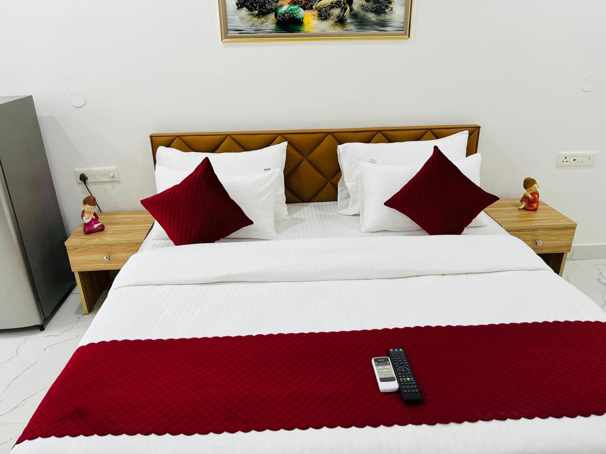 The Lodgers Studio Apartment Infront Of Artemis Hospital Gurugram Гургаон Екстериор снимка