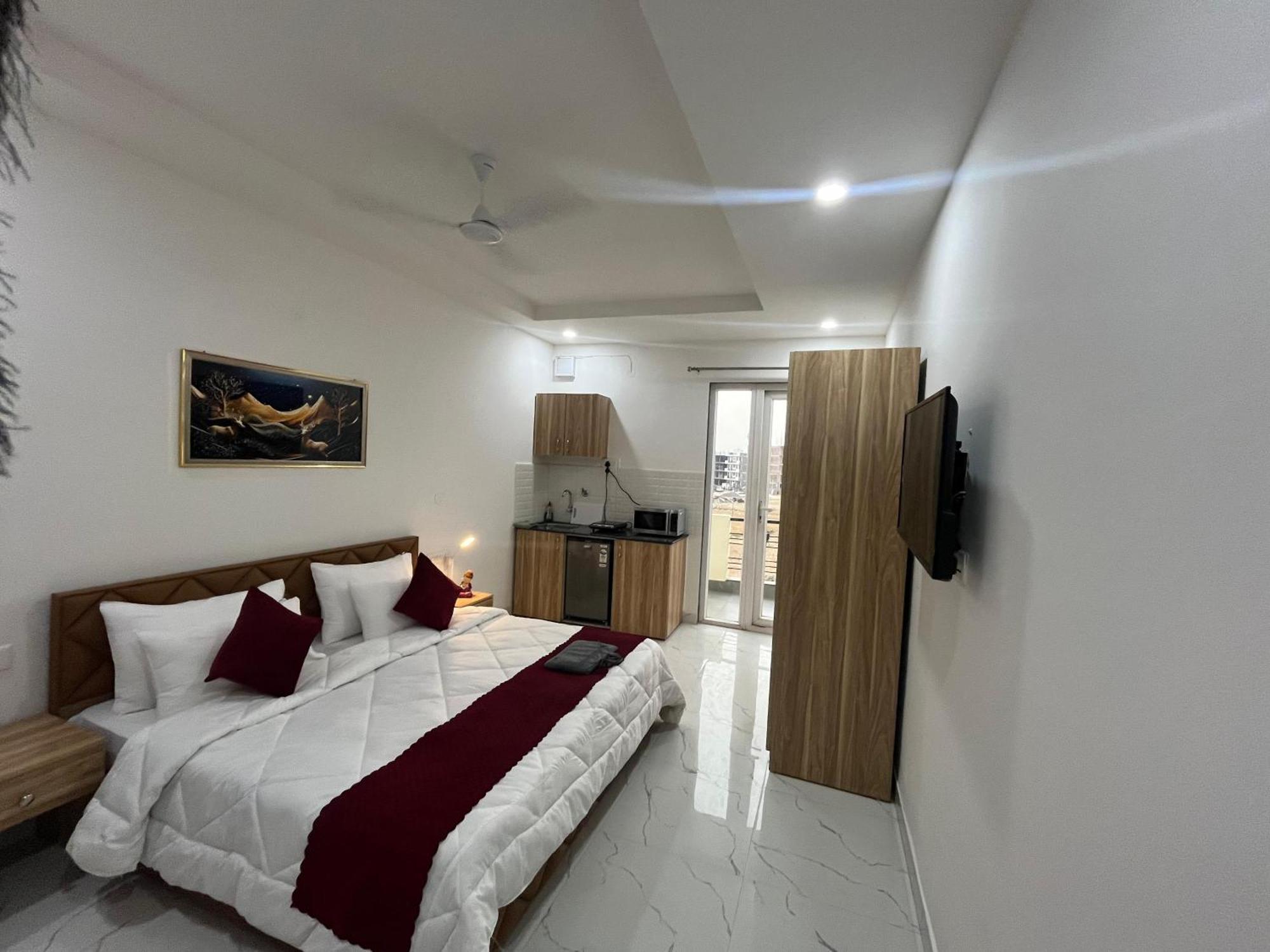 The Lodgers Studio Apartment Infront Of Artemis Hospital Gurugram Гургаон Екстериор снимка