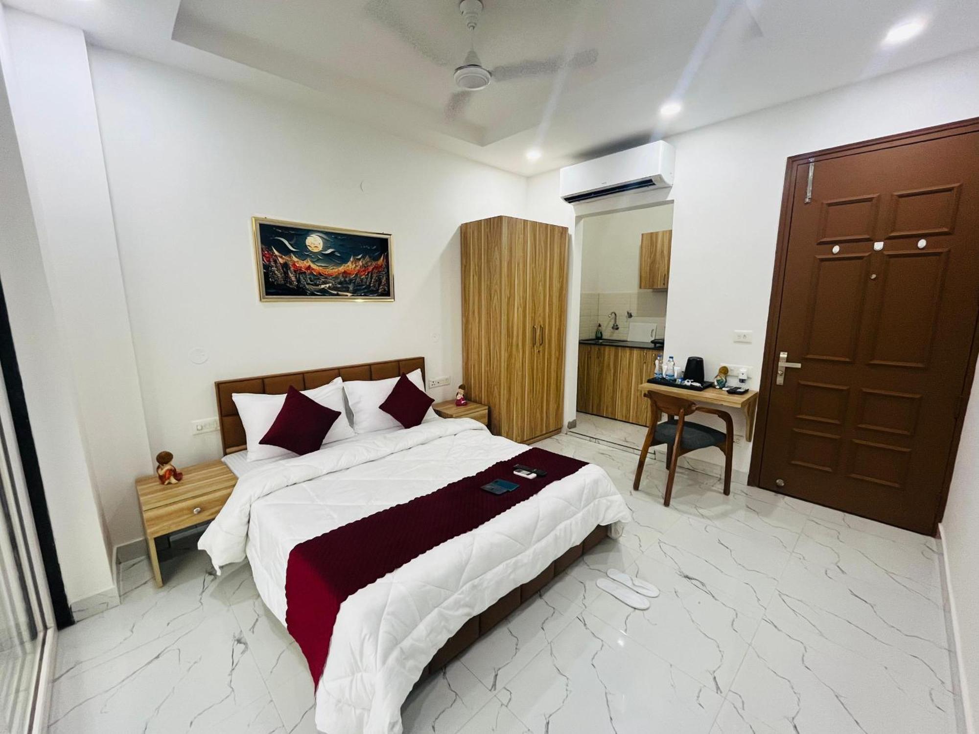 The Lodgers Studio Apartment Infront Of Artemis Hospital Gurugram Гургаон Екстериор снимка