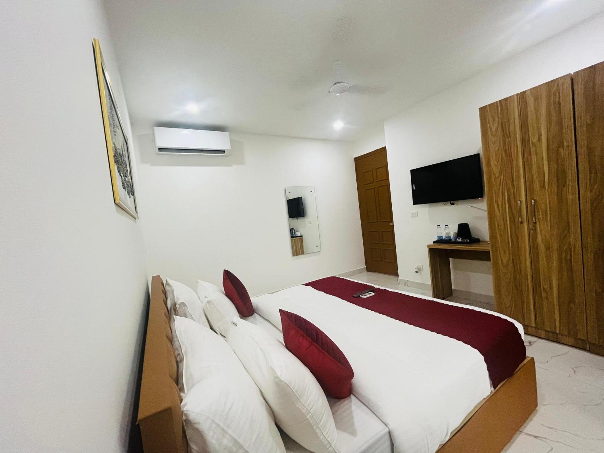 The Lodgers Studio Apartment Infront Of Artemis Hospital Gurugram Гургаон Екстериор снимка