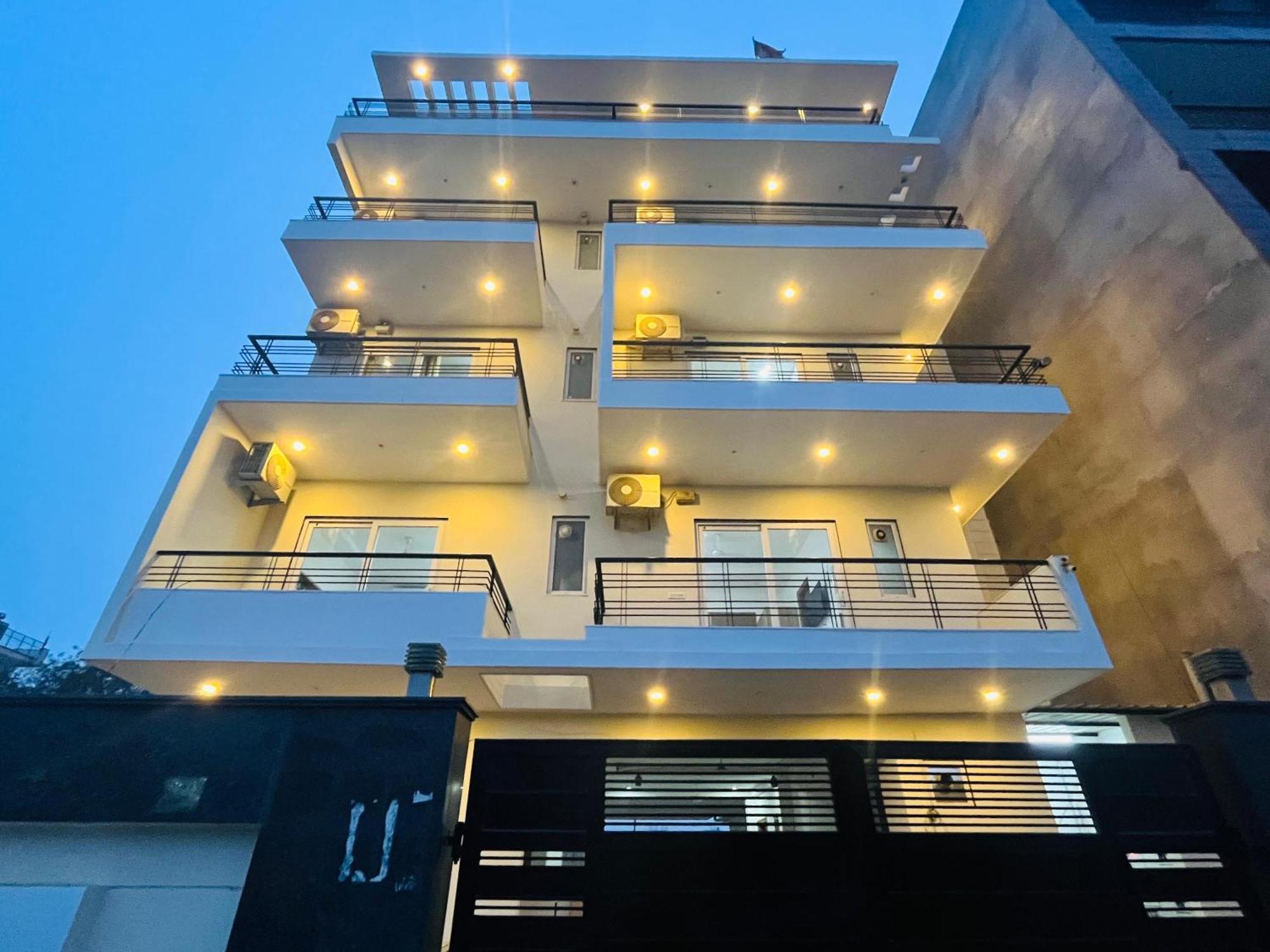 The Lodgers Studio Apartment Infront Of Artemis Hospital Gurugram Гургаон Екстериор снимка