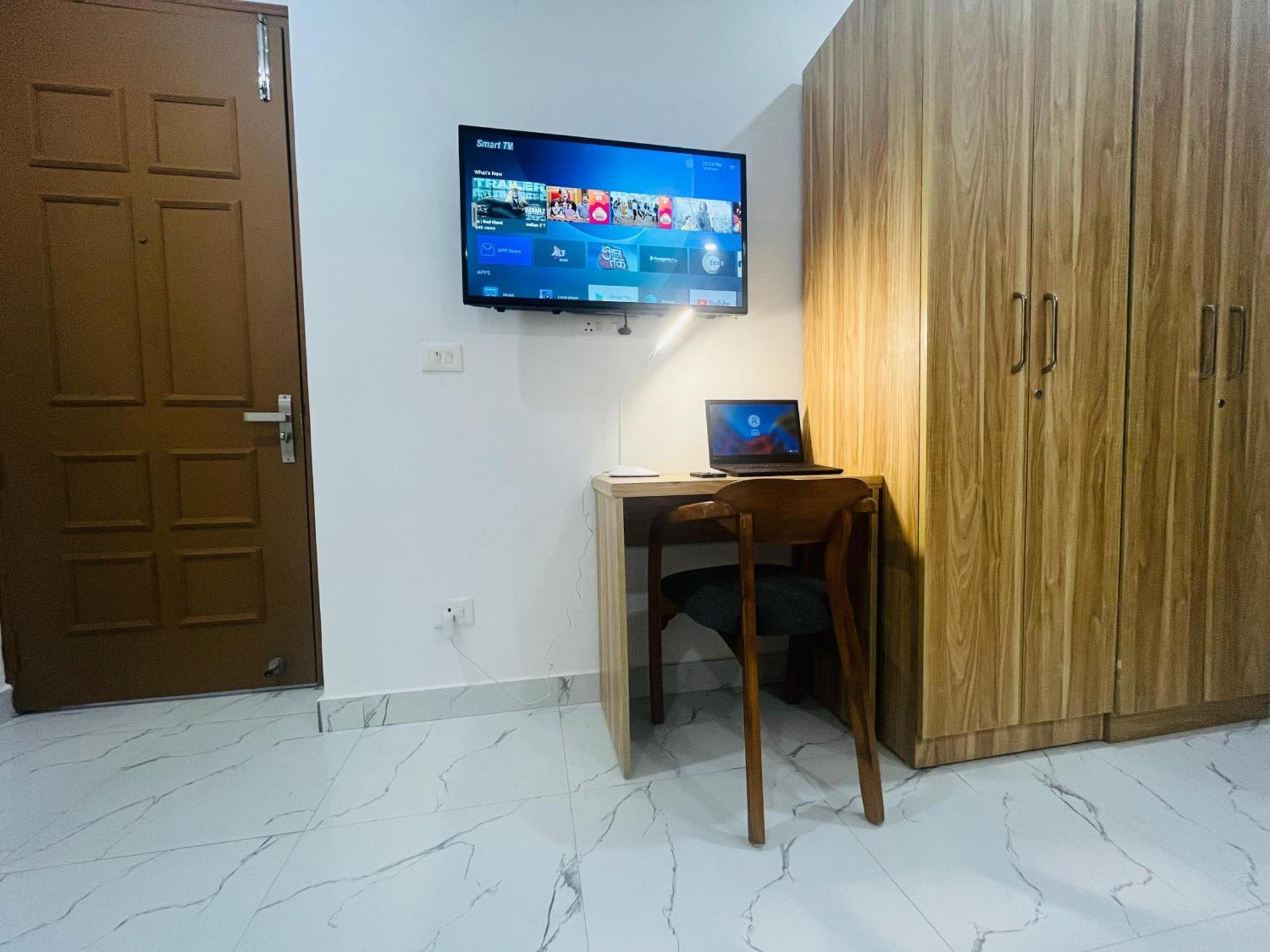 The Lodgers Studio Apartment Infront Of Artemis Hospital Gurugram Гургаон Екстериор снимка