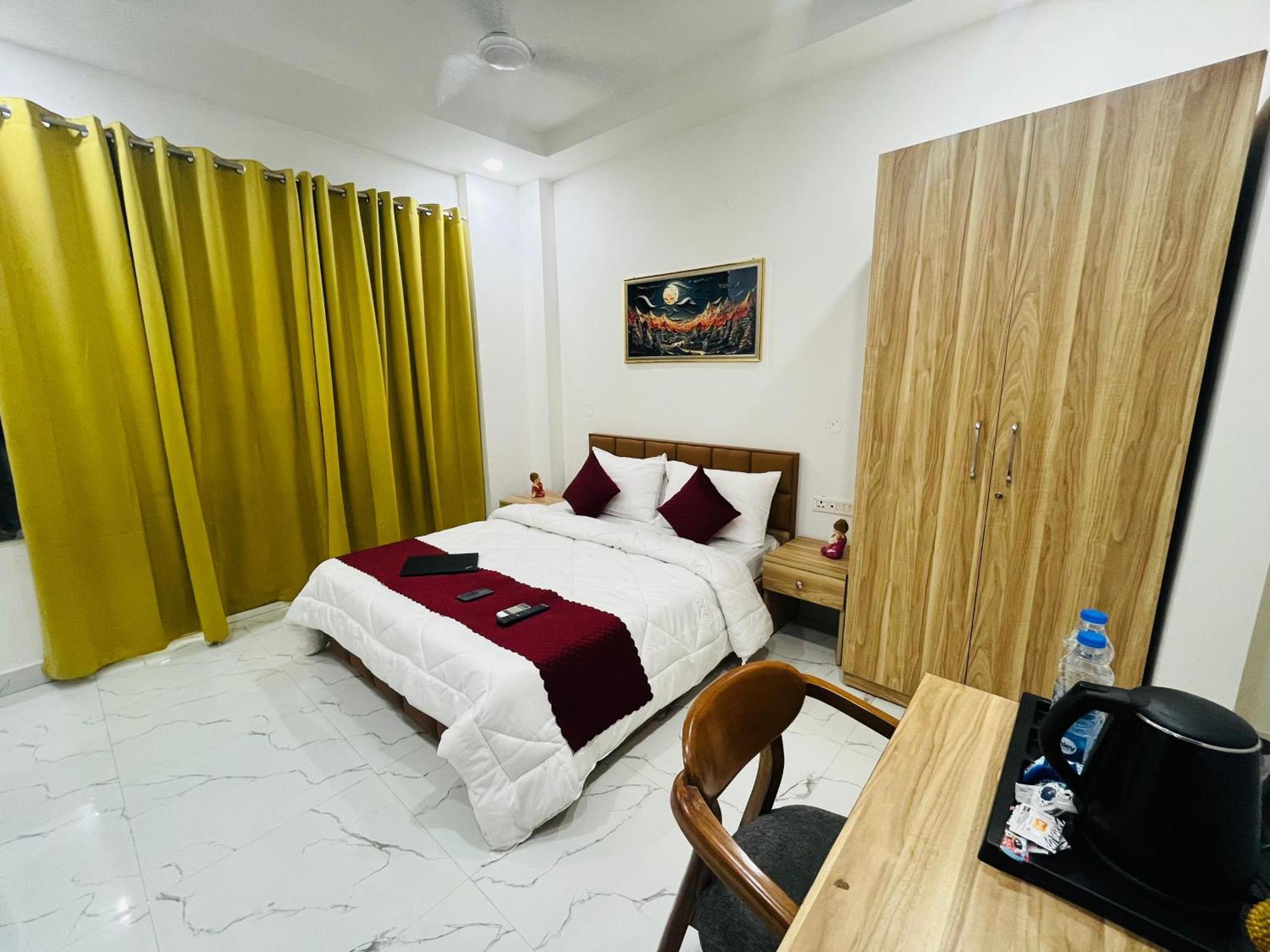 The Lodgers Studio Apartment Infront Of Artemis Hospital Gurugram Гургаон Екстериор снимка