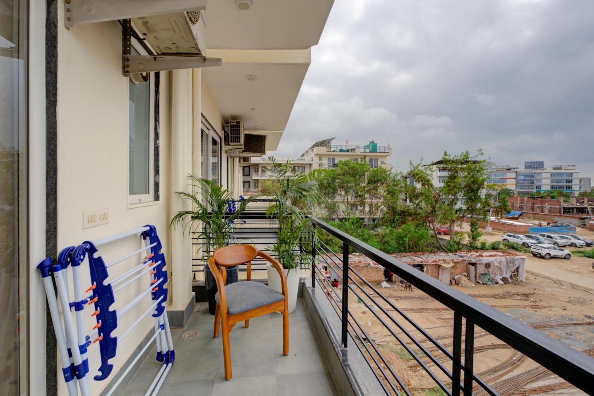 The Lodgers Studio Apartment Infront Of Artemis Hospital Gurugram Гургаон Екстериор снимка