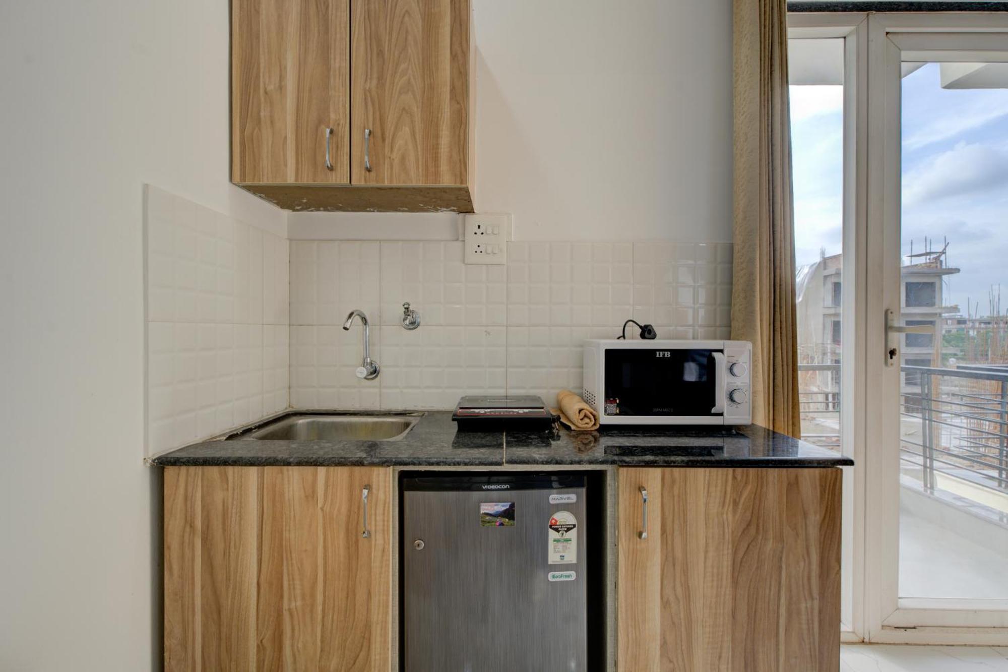 The Lodgers Studio Apartment Infront Of Artemis Hospital Gurugram Гургаон Екстериор снимка