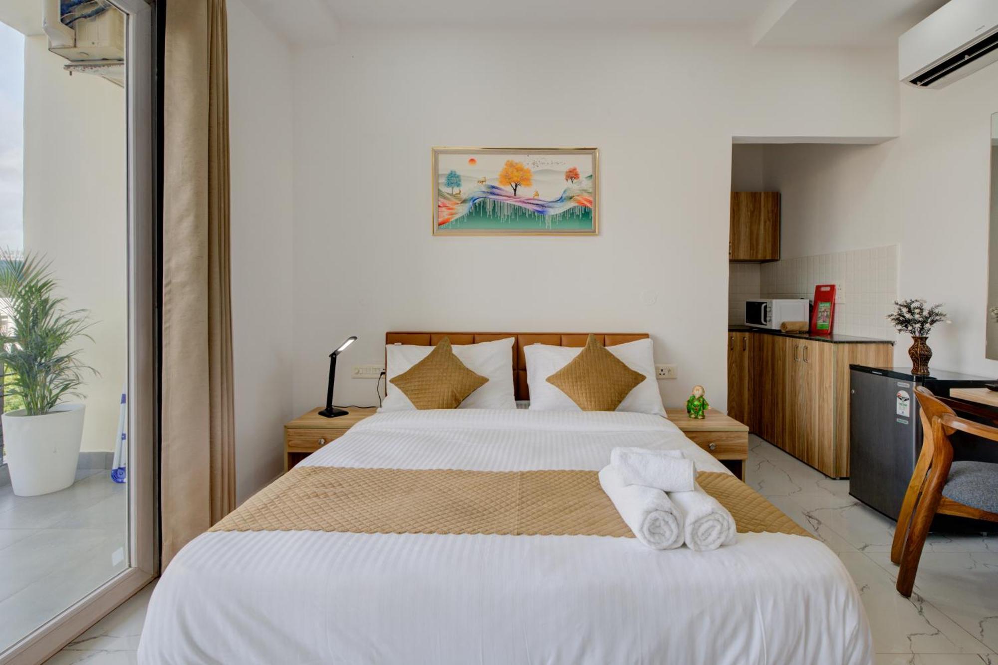 The Lodgers Studio Apartment Infront Of Artemis Hospital Gurugram Гургаон Екстериор снимка