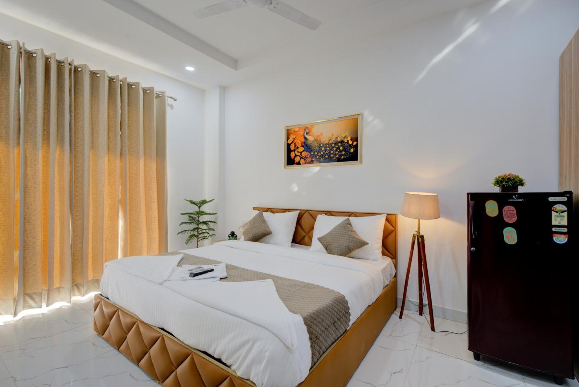 The Lodgers Studio Apartment Infront Of Artemis Hospital Gurugram Гургаон Екстериор снимка