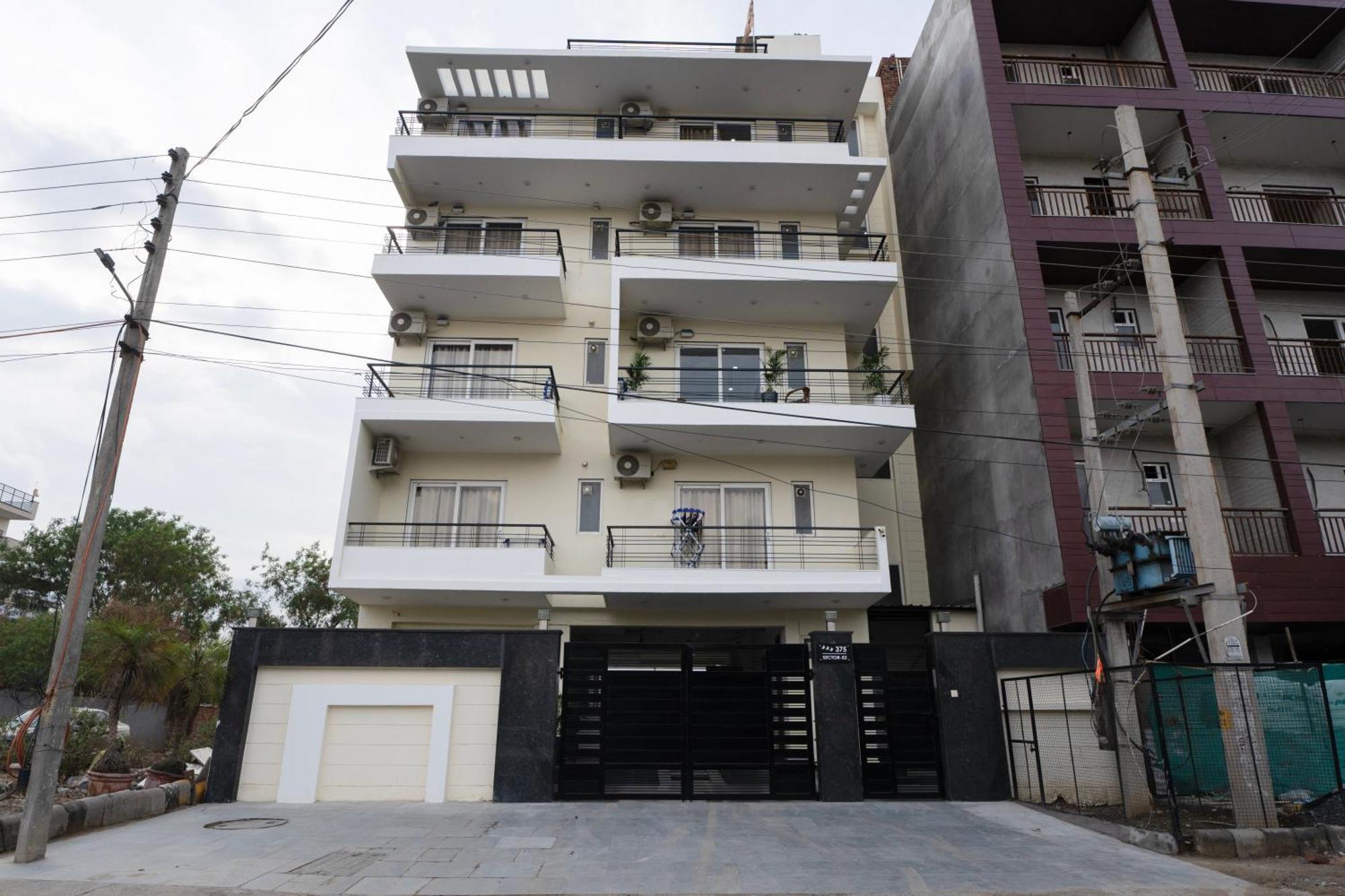 The Lodgers Studio Apartment Infront Of Artemis Hospital Gurugram Гургаон Екстериор снимка