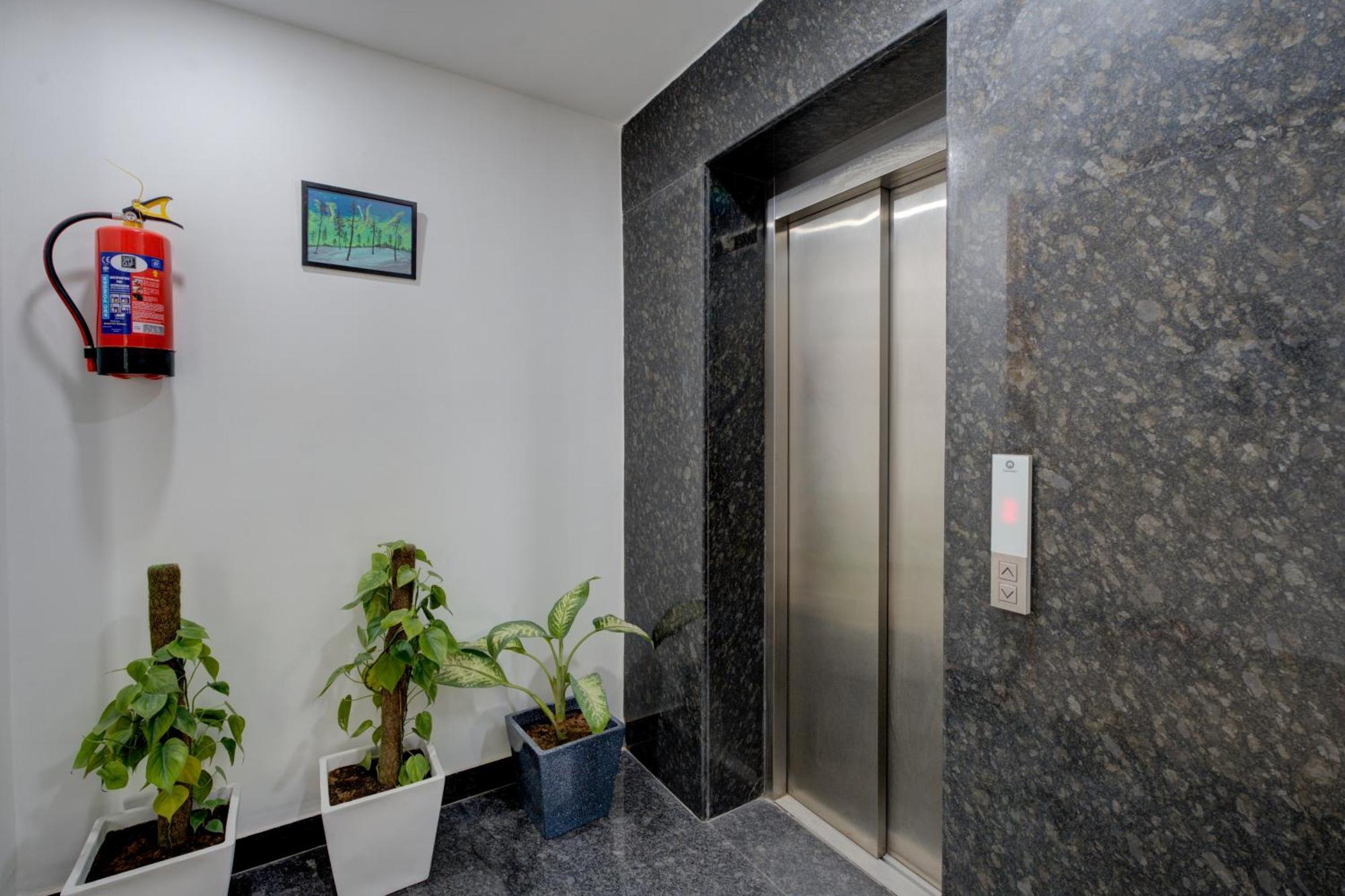 The Lodgers Studio Apartment Infront Of Artemis Hospital Gurugram Гургаон Екстериор снимка