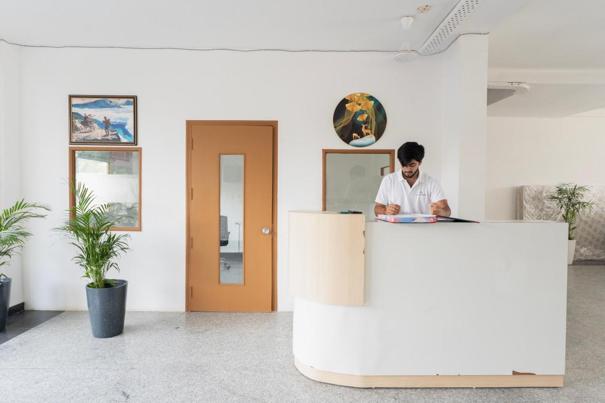 The Lodgers Studio Apartment Infront Of Artemis Hospital Gurugram Гургаон Екстериор снимка