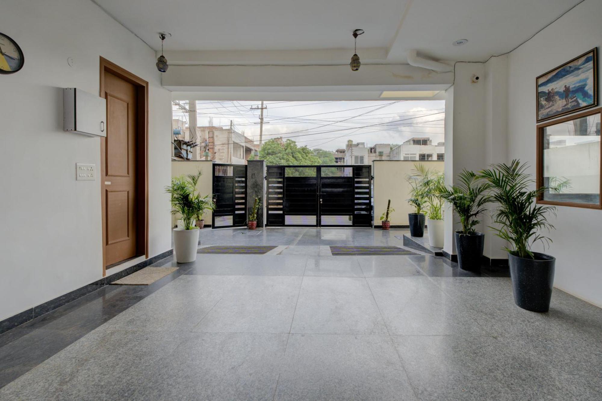 The Lodgers Studio Apartment Infront Of Artemis Hospital Gurugram Гургаон Екстериор снимка