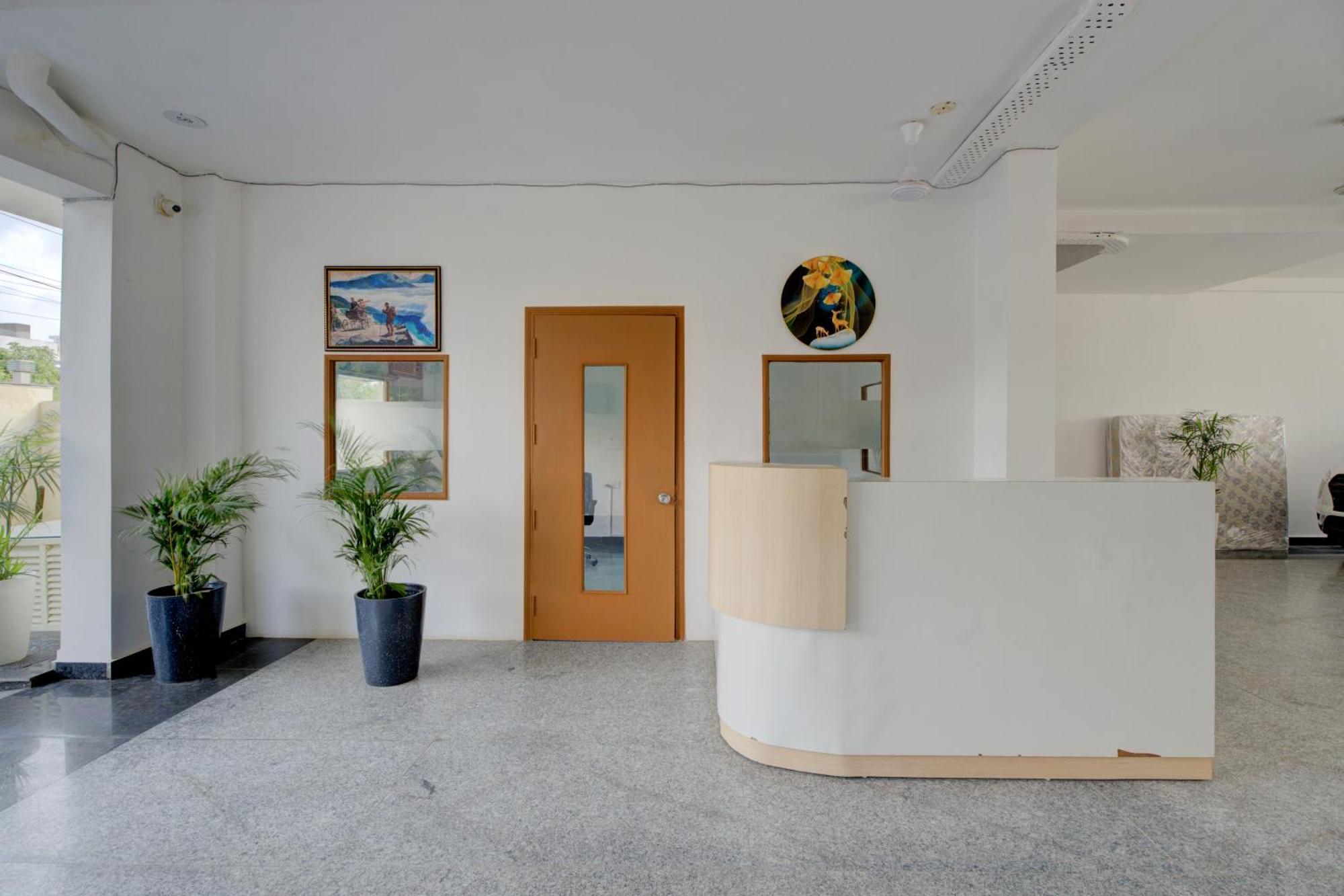 The Lodgers Studio Apartment Infront Of Artemis Hospital Gurugram Гургаон Екстериор снимка